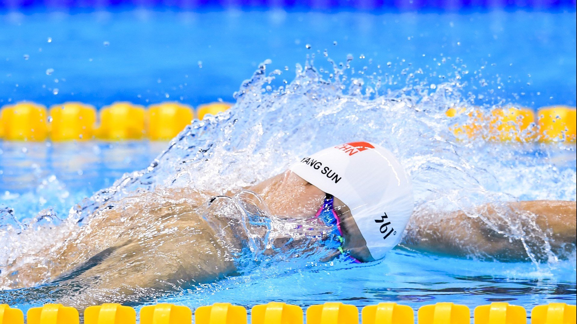 冠军球队球员携手社区开启青少年体育新篇章