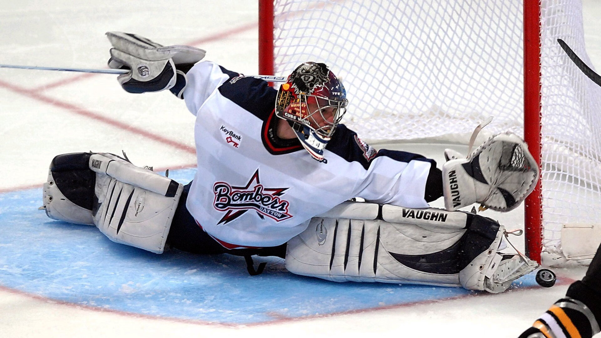 羽毛球“只许平抽不许高远”训练赛 主打平速度与反应